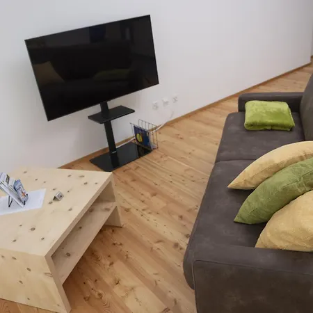 Chasa Helvetia Trai Lägenhet *